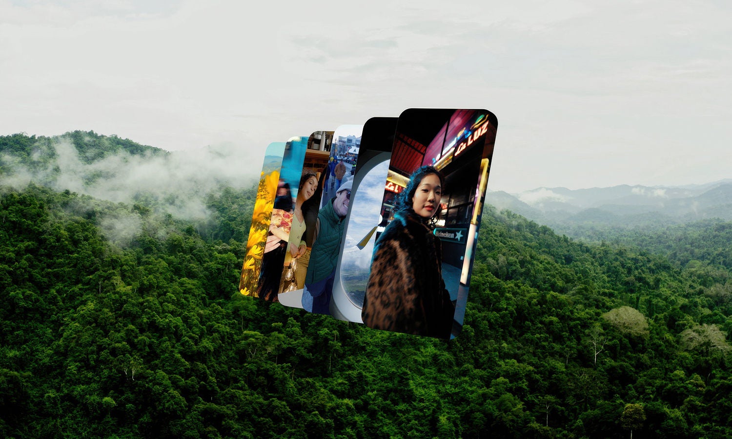 多台智能手机叠放在绿色森林前方，展现了自然环境和数字生活的融合。